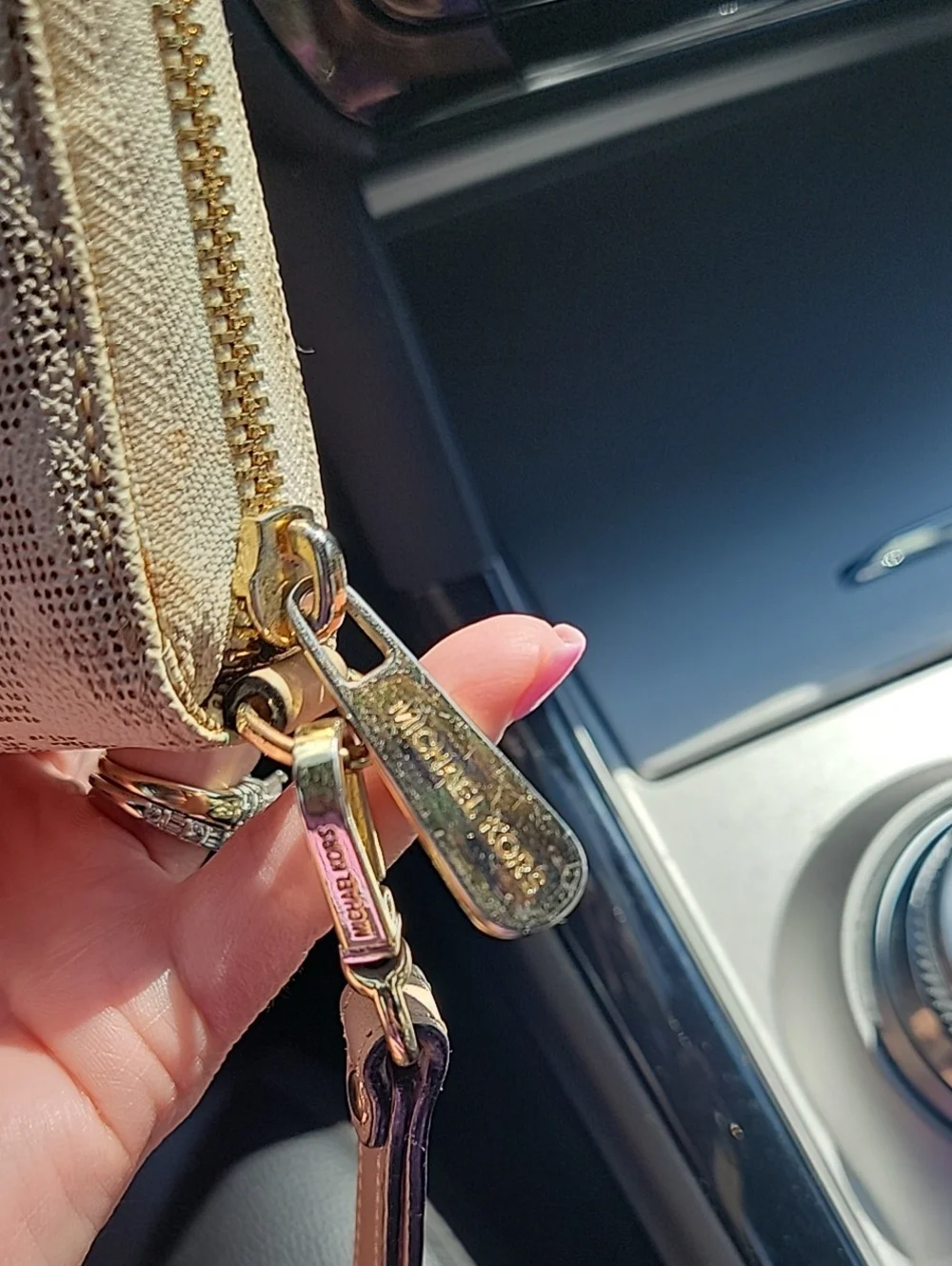 Michael Kors Jet Set Signature Logo Continental Wallet In Vanilla